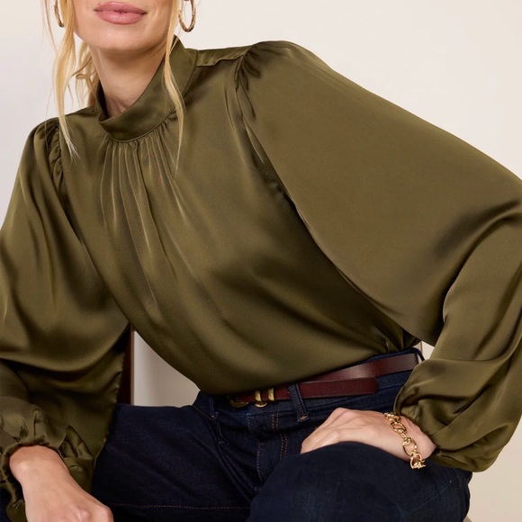 Evereve Olive Blouse with Long Sleeves - Picture 4 of 4